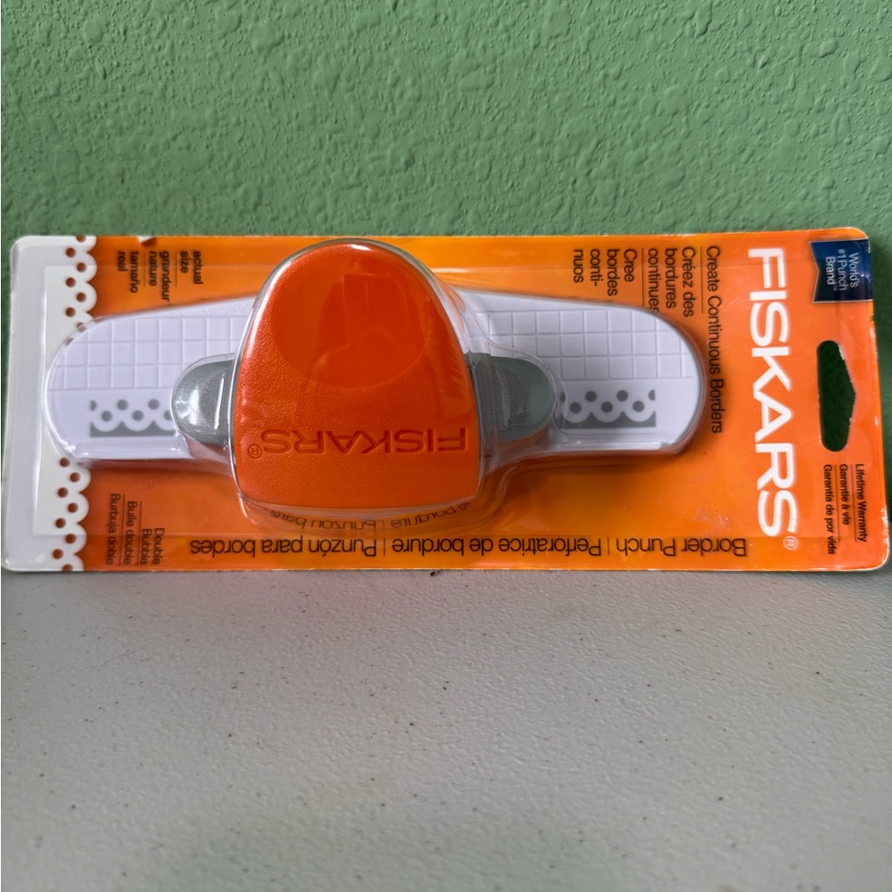 Fiskars Orange and White Double Bubble Border Punch. New in Package.